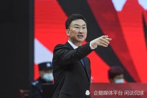 而仇敌却成排成堆的死往，恍如是纸人一样不胜一击。